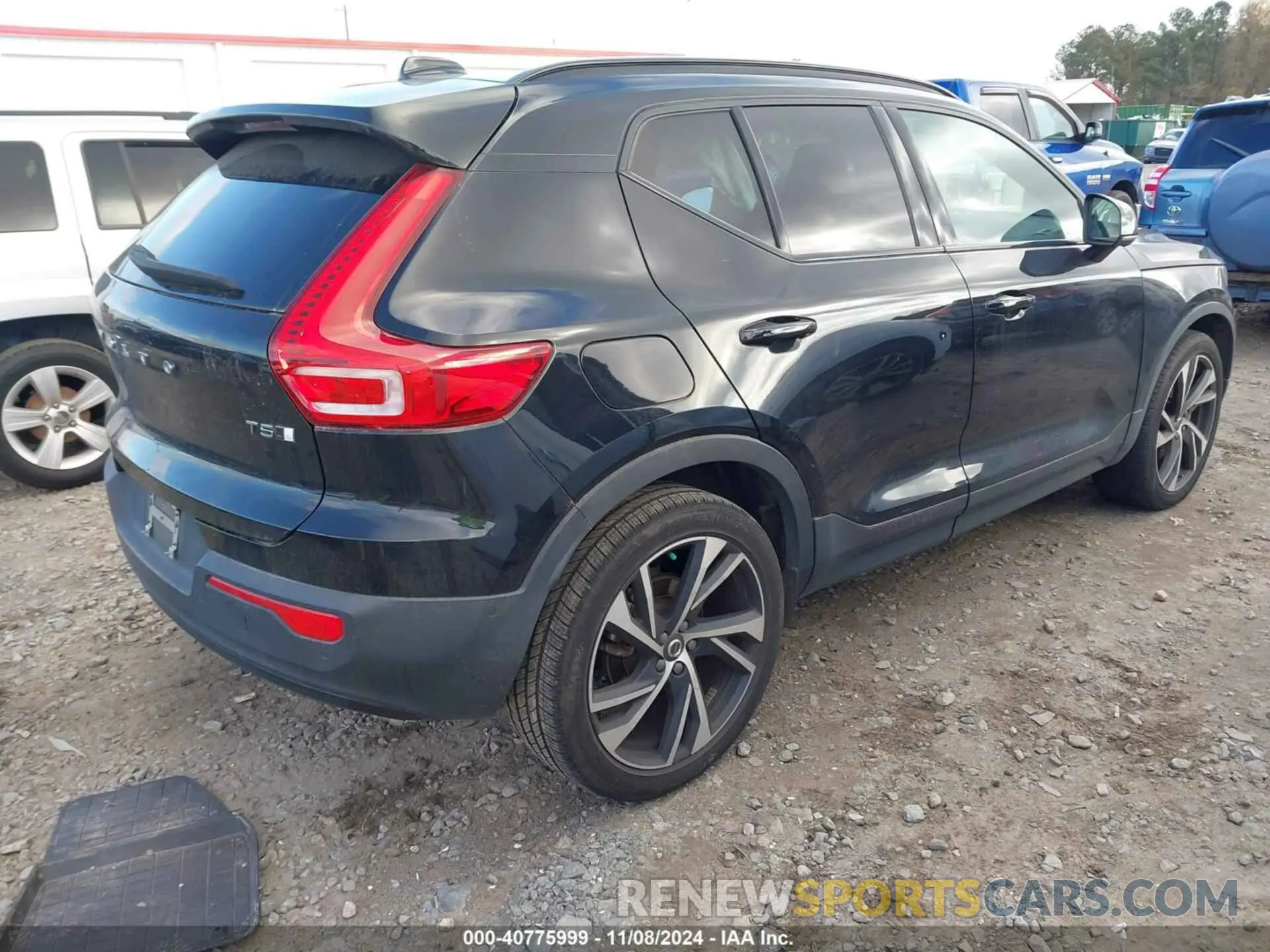 4 Photograph of a damaged car YV4162UM5M2522934 VOLVO XC40 2021