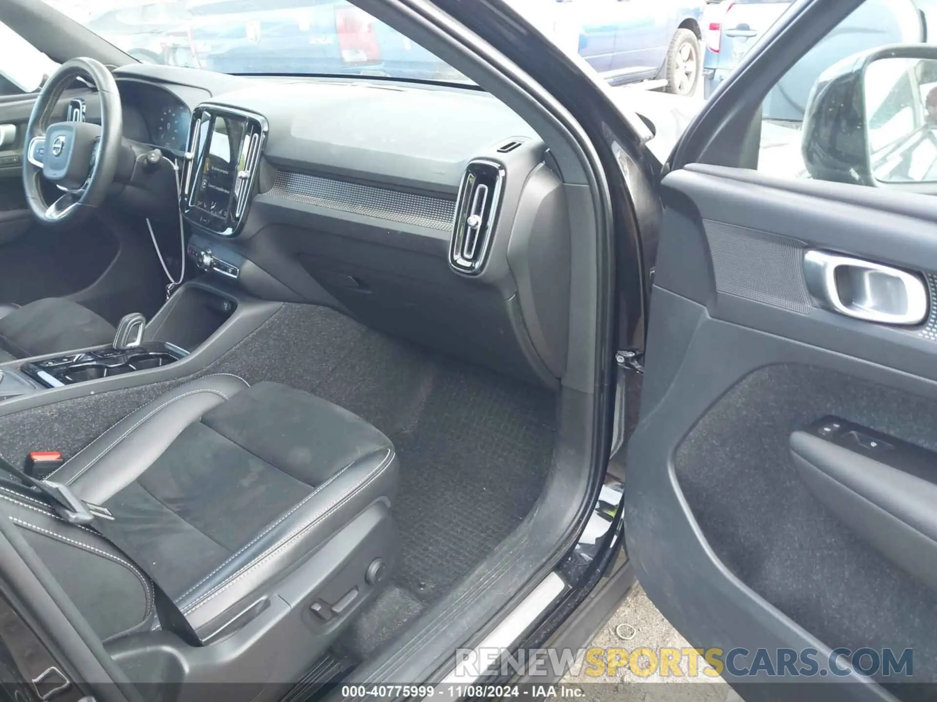 5 Photograph of a damaged car YV4162UM5M2522934 VOLVO XC40 2021
