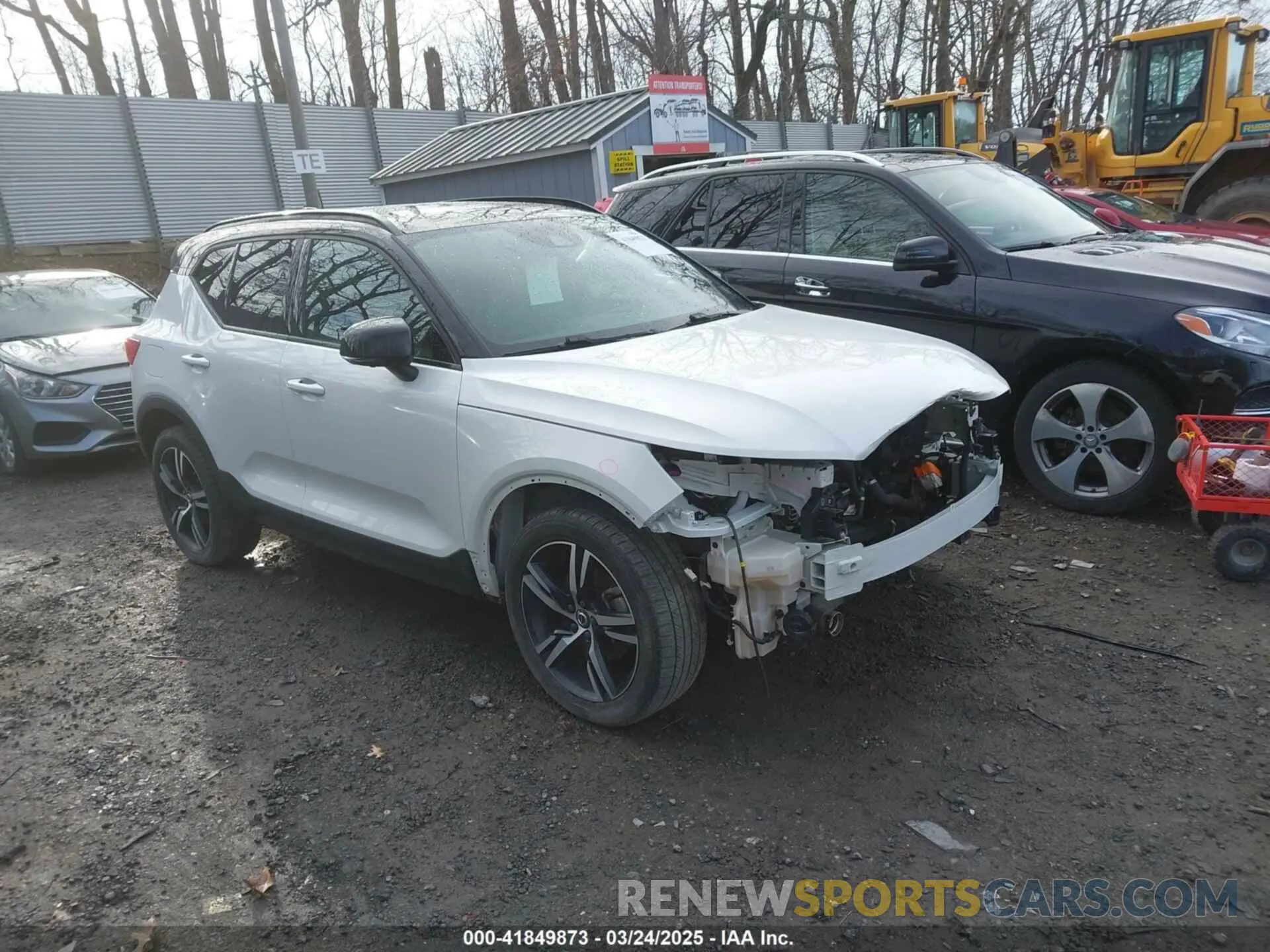 1 Photograph of a damaged car YV4162UM6M2402320 VOLVO XC40 2021