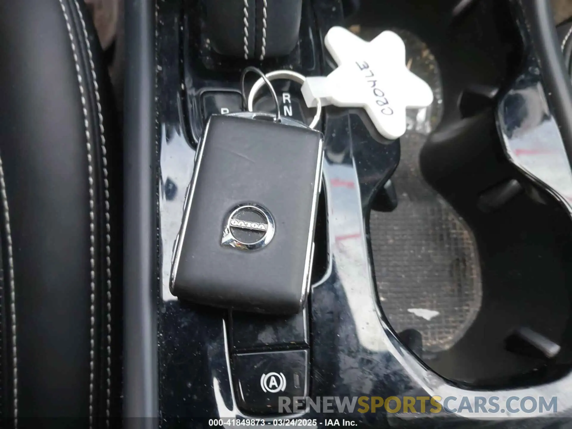 11 Photograph of a damaged car YV4162UM6M2402320 VOLVO XC40 2021