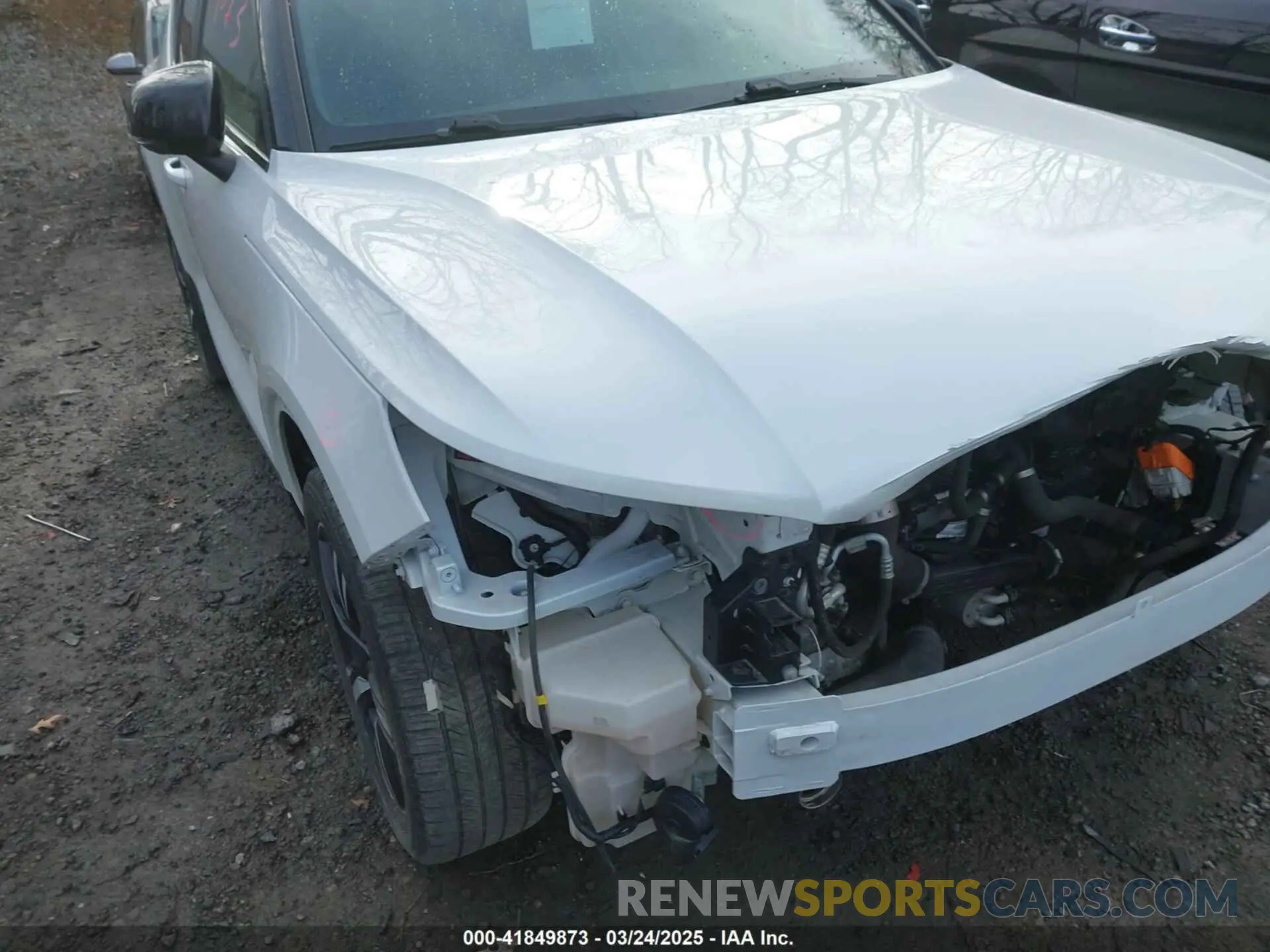 18 Photograph of a damaged car YV4162UM6M2402320 VOLVO XC40 2021