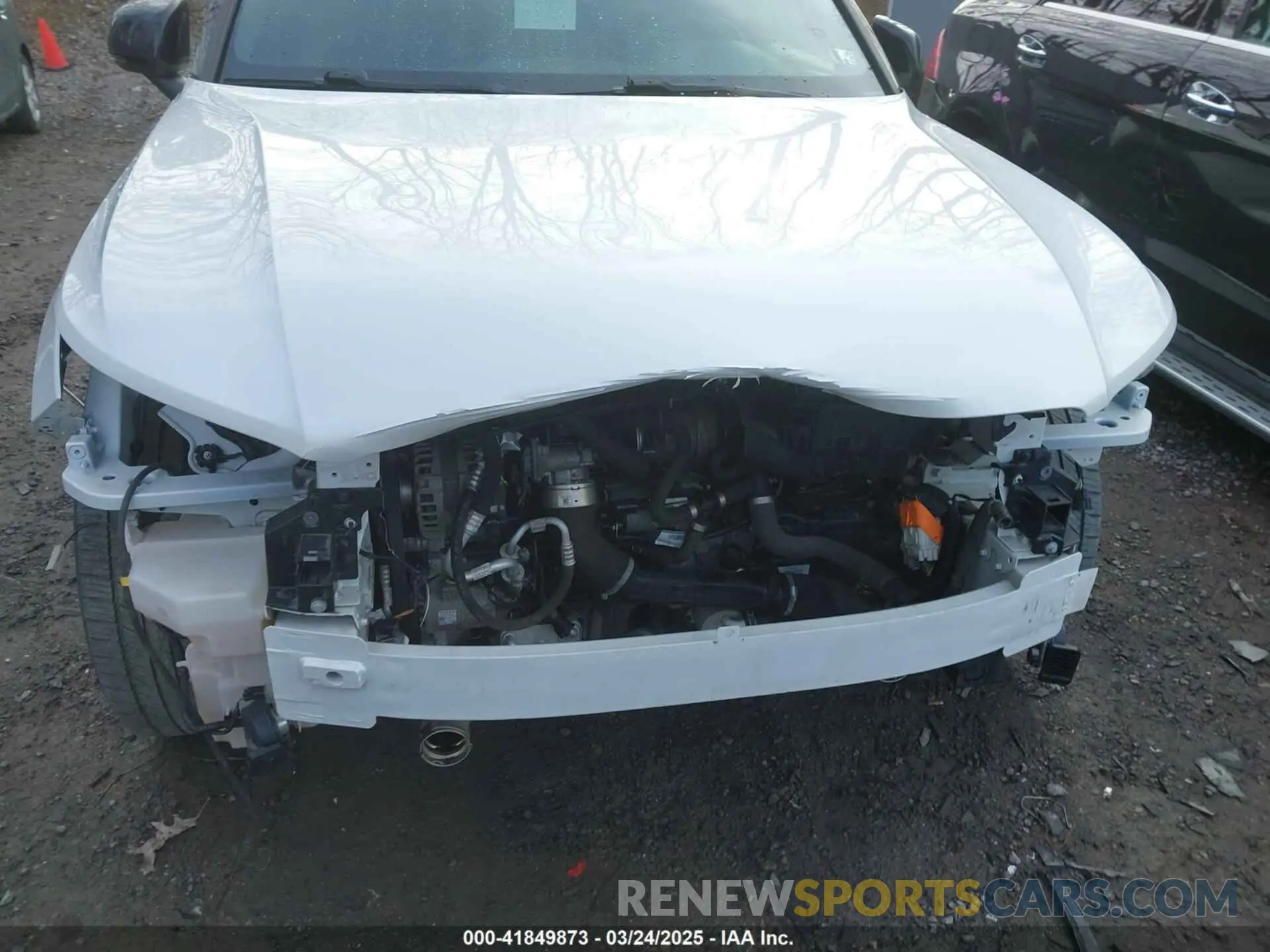 19 Photograph of a damaged car YV4162UM6M2402320 VOLVO XC40 2021