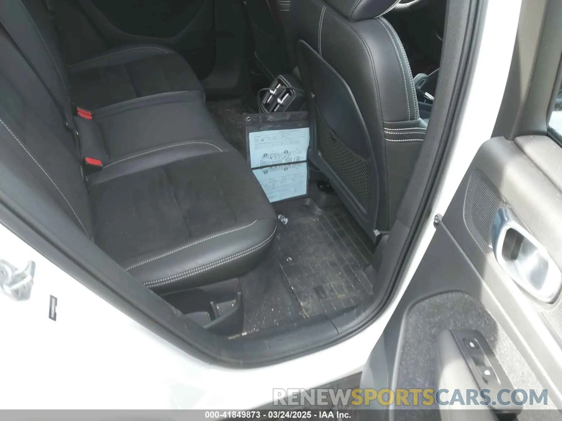 8 Photograph of a damaged car YV4162UM6M2402320 VOLVO XC40 2021