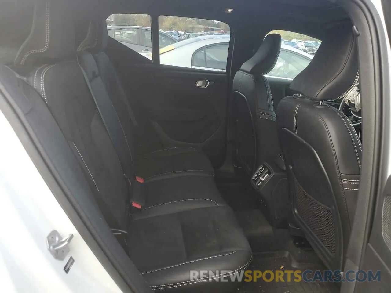 10 Photograph of a damaged car YV4162UM6M2547969 VOLVO XC40 2021
