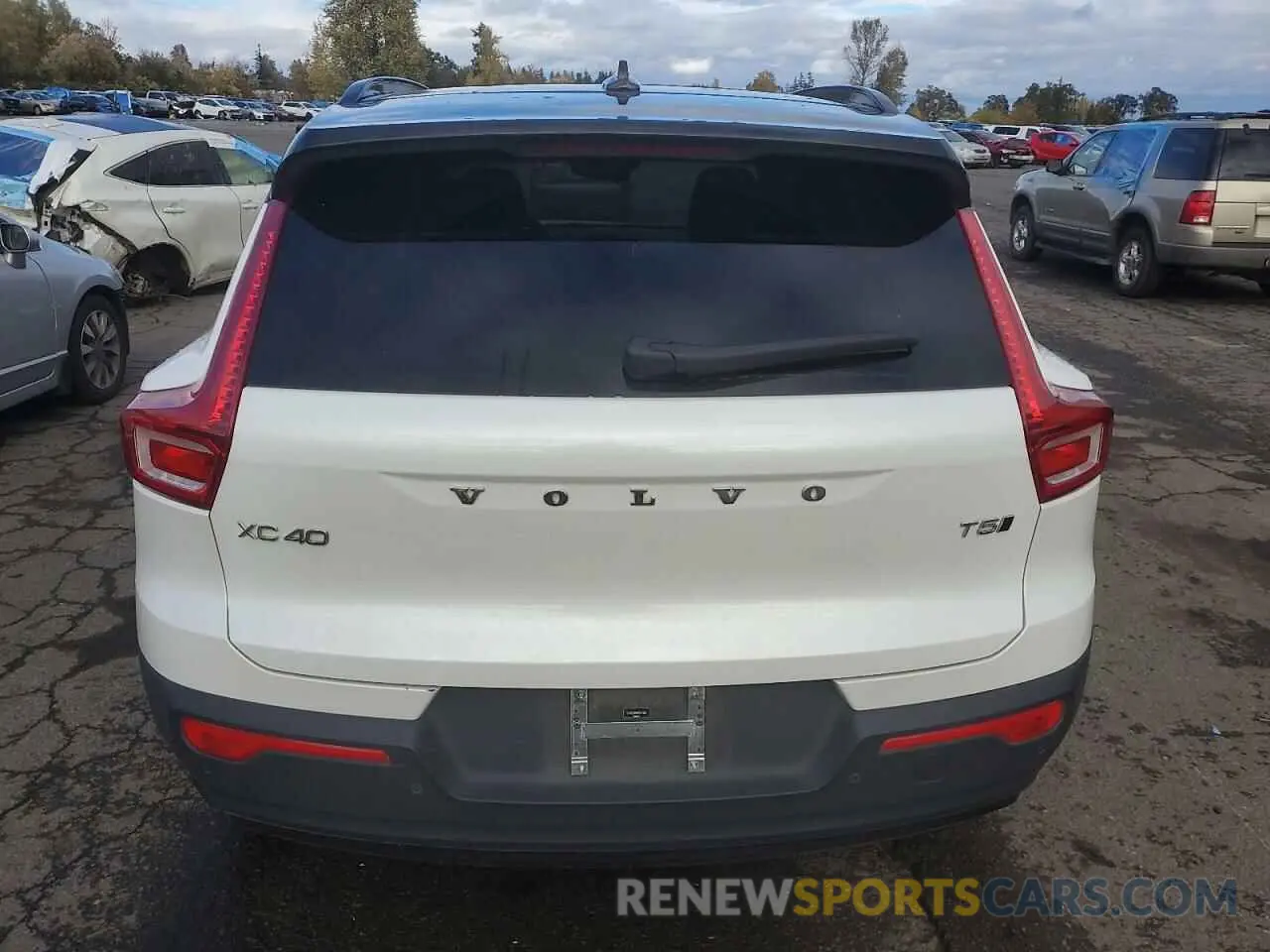 6 Photograph of a damaged car YV4162UM6M2547969 VOLVO XC40 2021