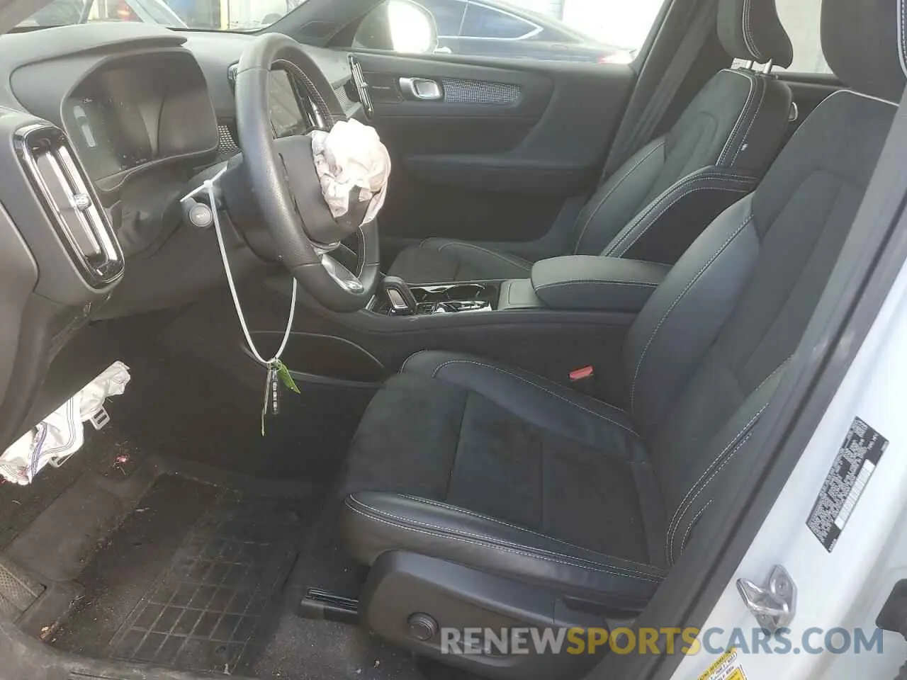 7 Photograph of a damaged car YV4162UM6M2547969 VOLVO XC40 2021