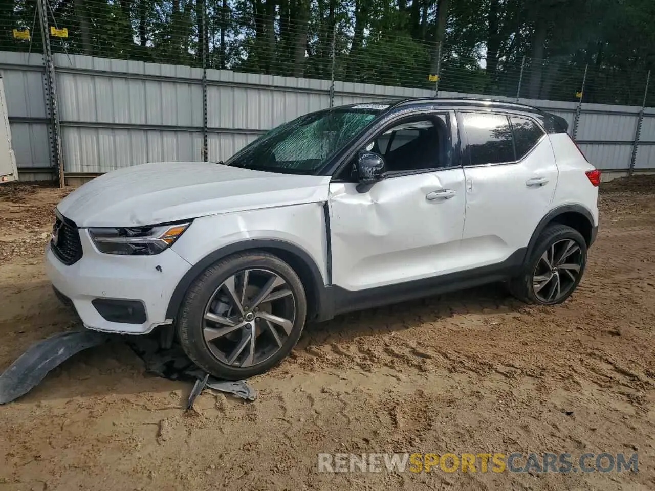 1 Photograph of a damaged car YV4162UM6M2587923 VOLVO XC40 2021