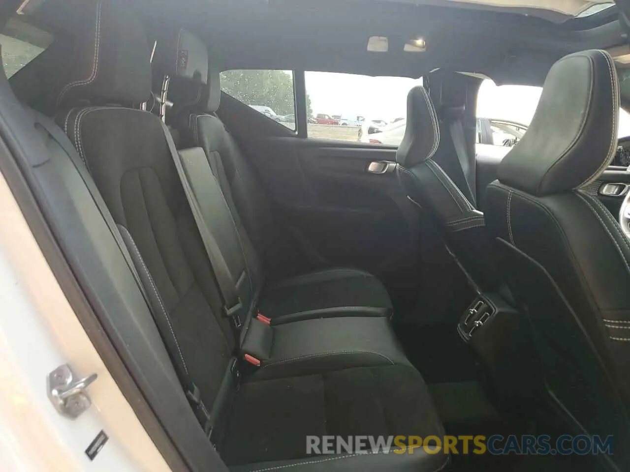 11 Photograph of a damaged car YV4162UM6M2587923 VOLVO XC40 2021