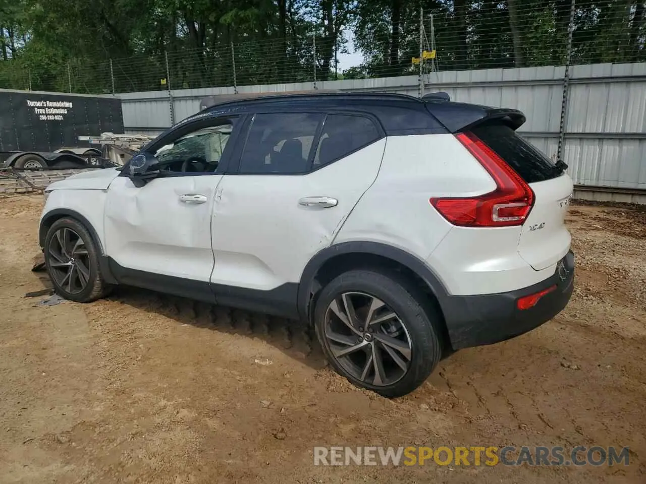 2 Photograph of a damaged car YV4162UM6M2587923 VOLVO XC40 2021