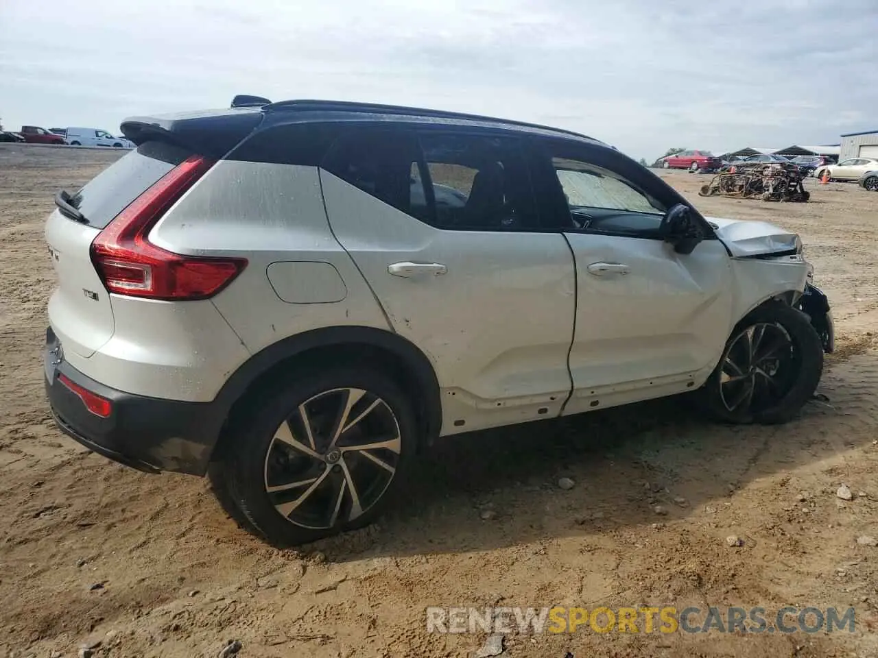 3 Photograph of a damaged car YV4162UM6M2587923 VOLVO XC40 2021
