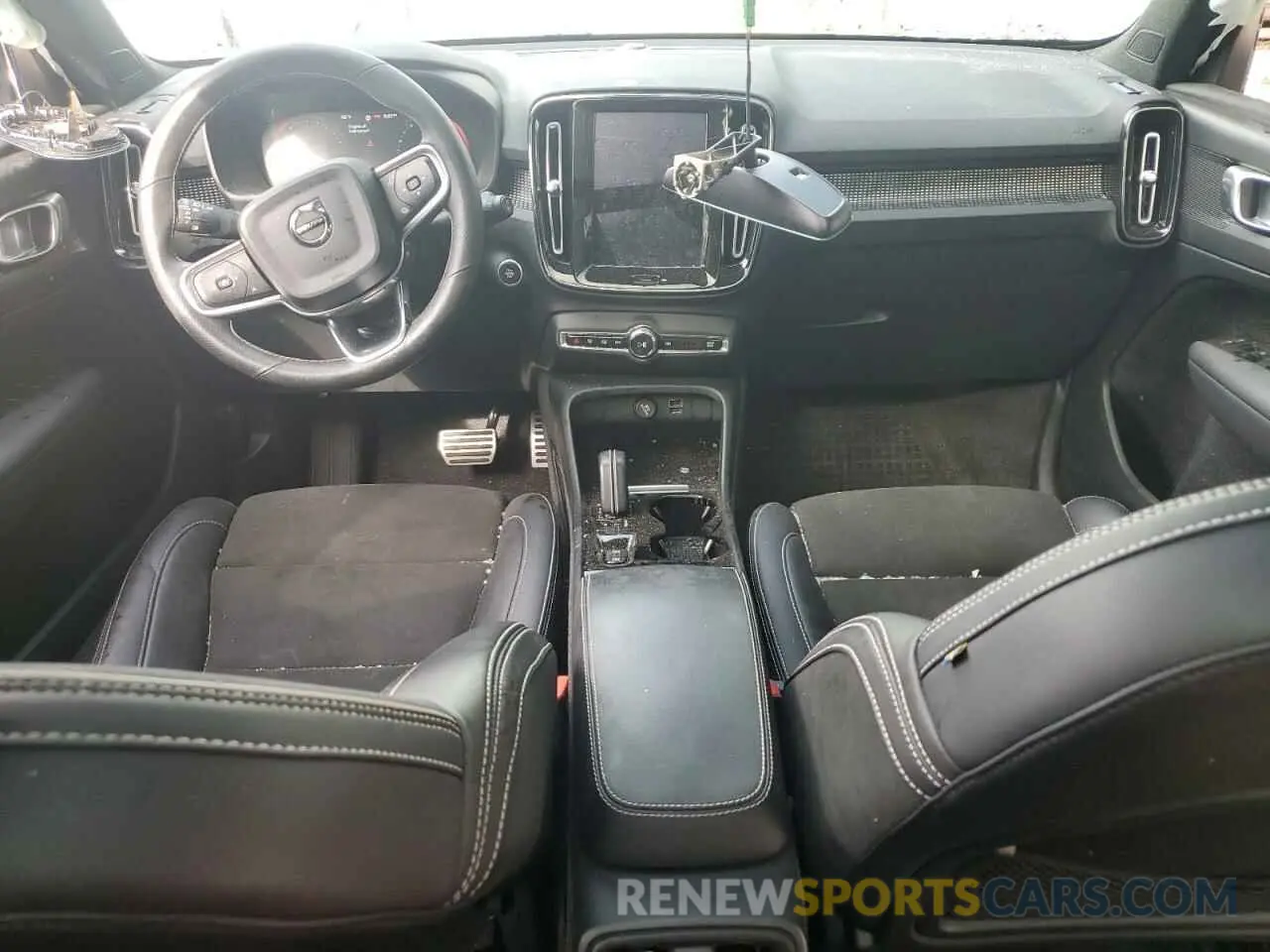 8 Photograph of a damaged car YV4162UM6M2587923 VOLVO XC40 2021