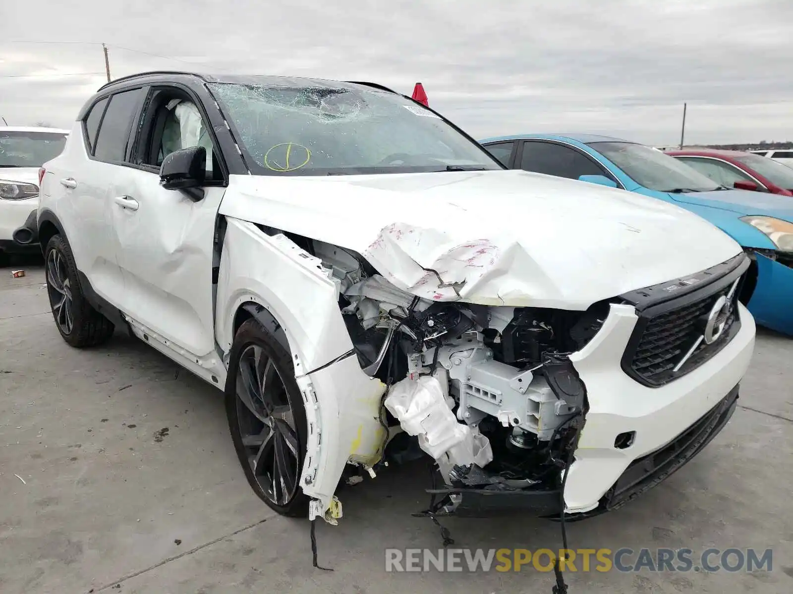 1 Photograph of a damaged car YV4162UM7M2414976 VOLVO XC40 2021