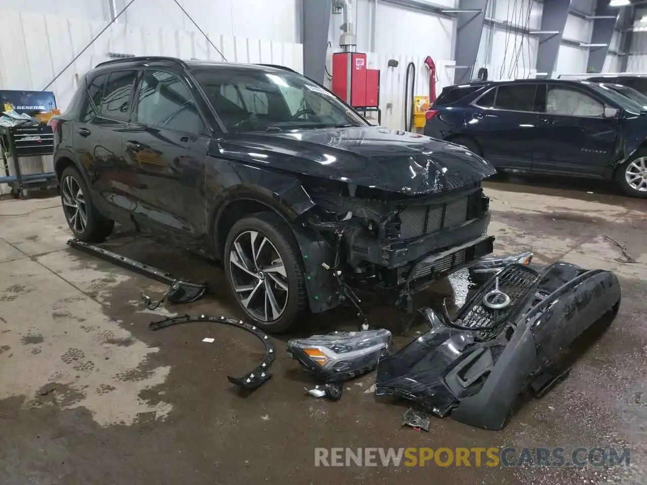 1 Photograph of a damaged car YV4162UM7M2436041 VOLVO XC40 2021