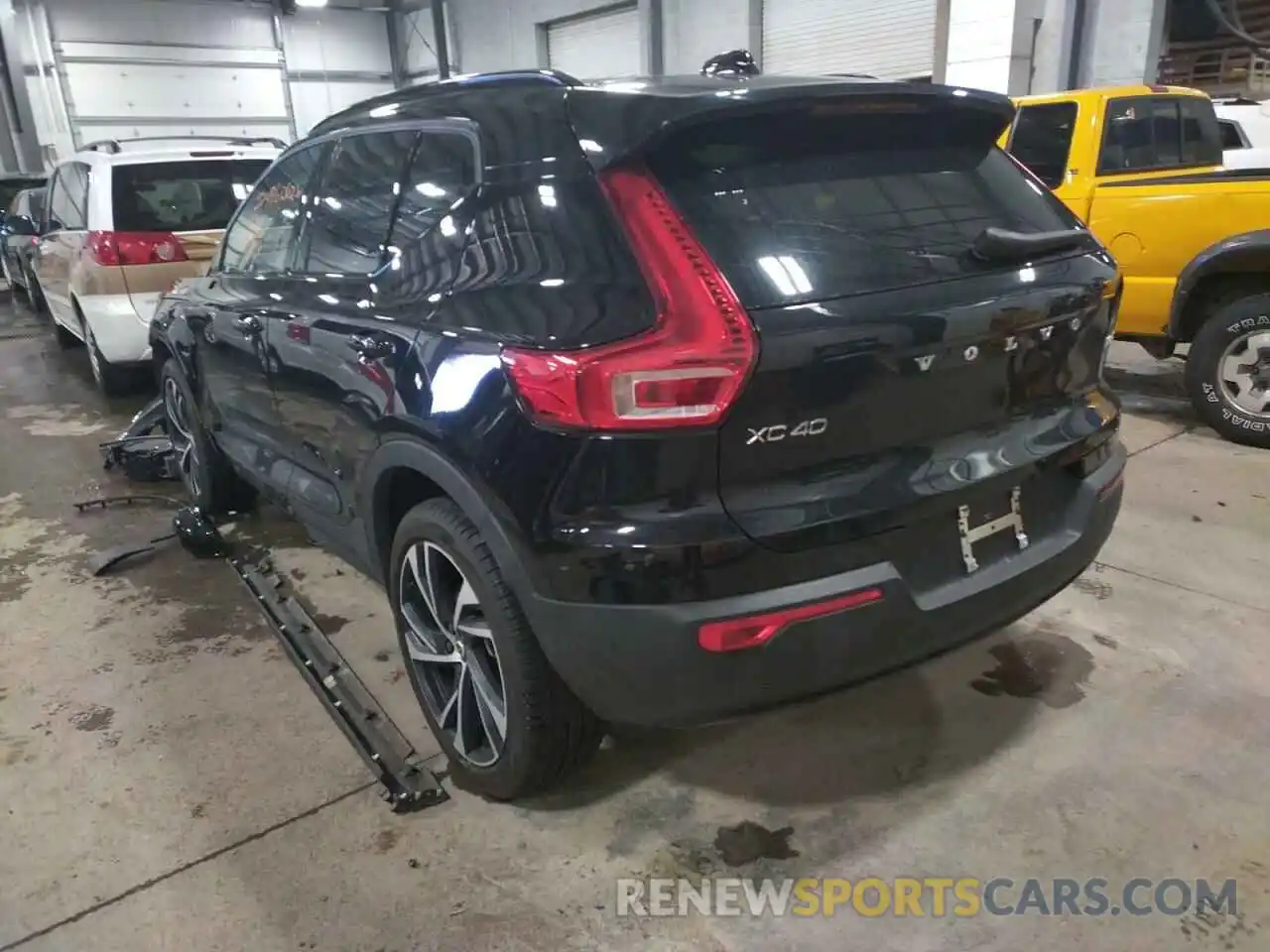 3 Photograph of a damaged car YV4162UM7M2436041 VOLVO XC40 2021