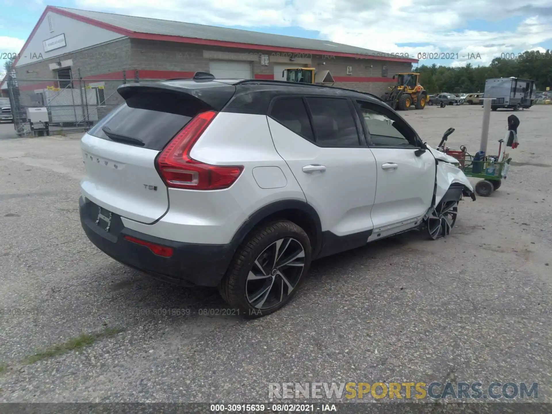 4 Photograph of a damaged car YV4162UM7M2459447 VOLVO XC40 2021