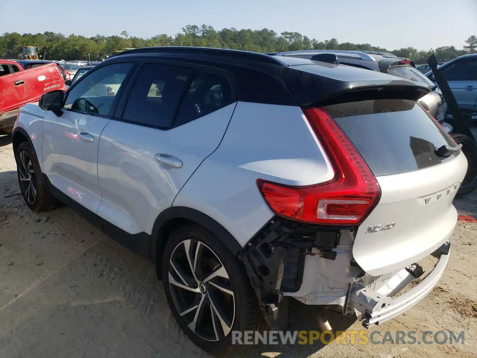 3 Photograph of a damaged car YV4162UM7M2522899 VOLVO XC40 2021