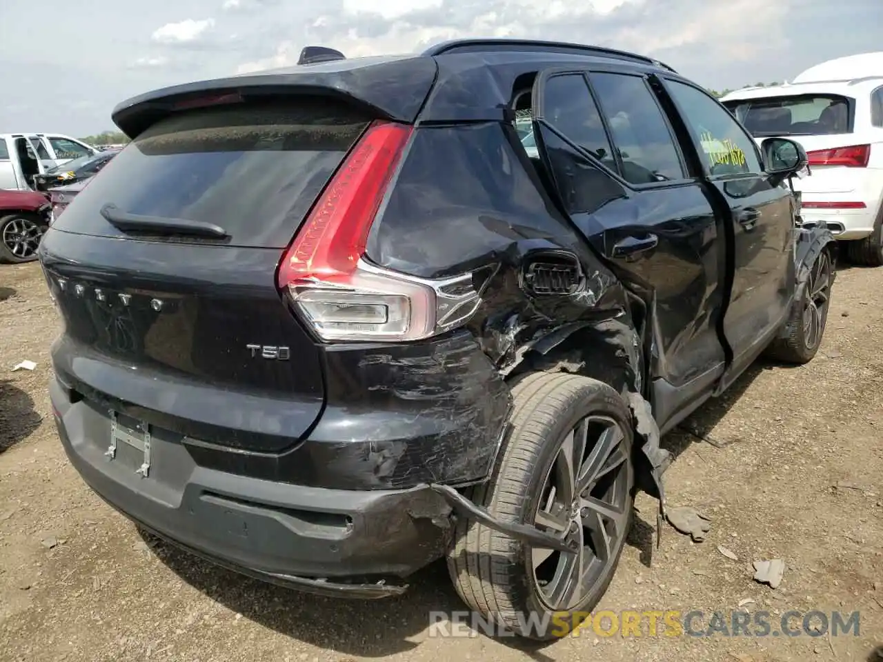 4 Photograph of a damaged car YV4162UM7M2563193 VOLVO XC40 2021