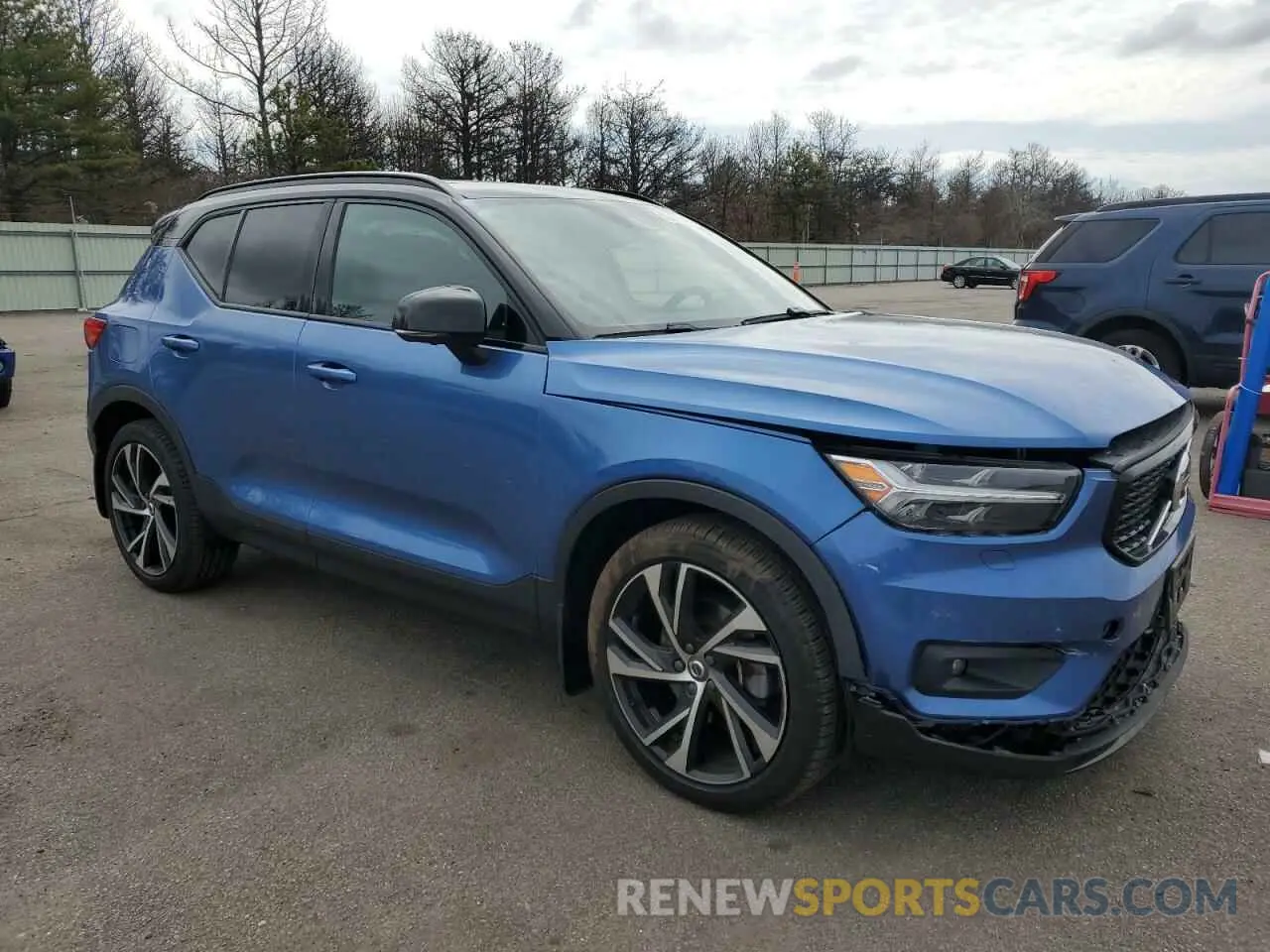4 Photograph of a damaged car YV4162UM7M2565137 VOLVO XC40 2021