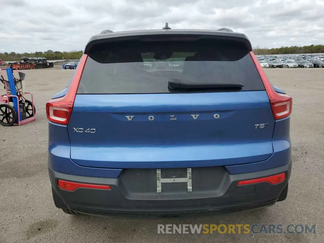 6 Photograph of a damaged car YV4162UM7M2565137 VOLVO XC40 2021