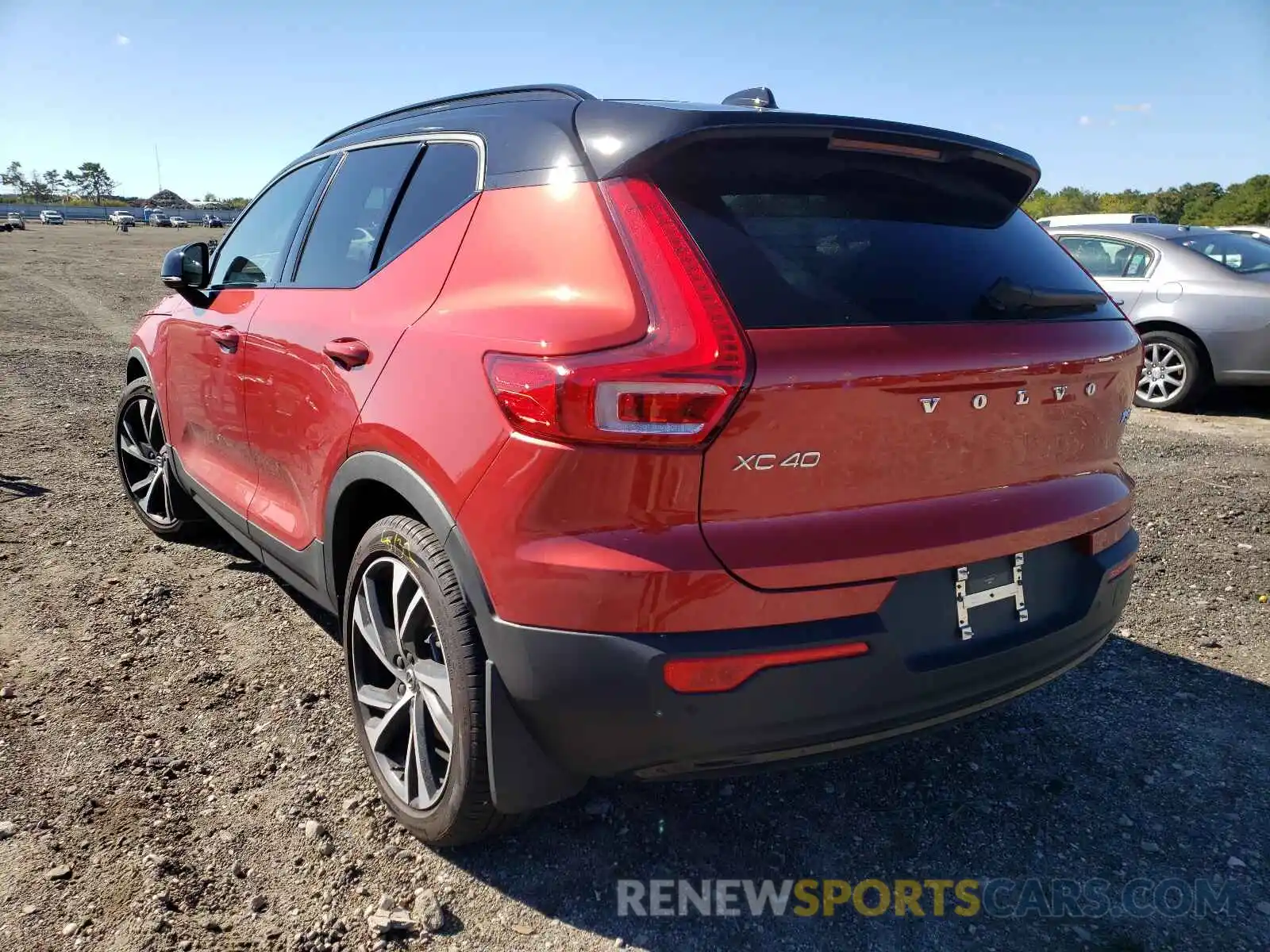 3 Photograph of a damaged car YV4162UM8M2510485 VOLVO XC40 2021