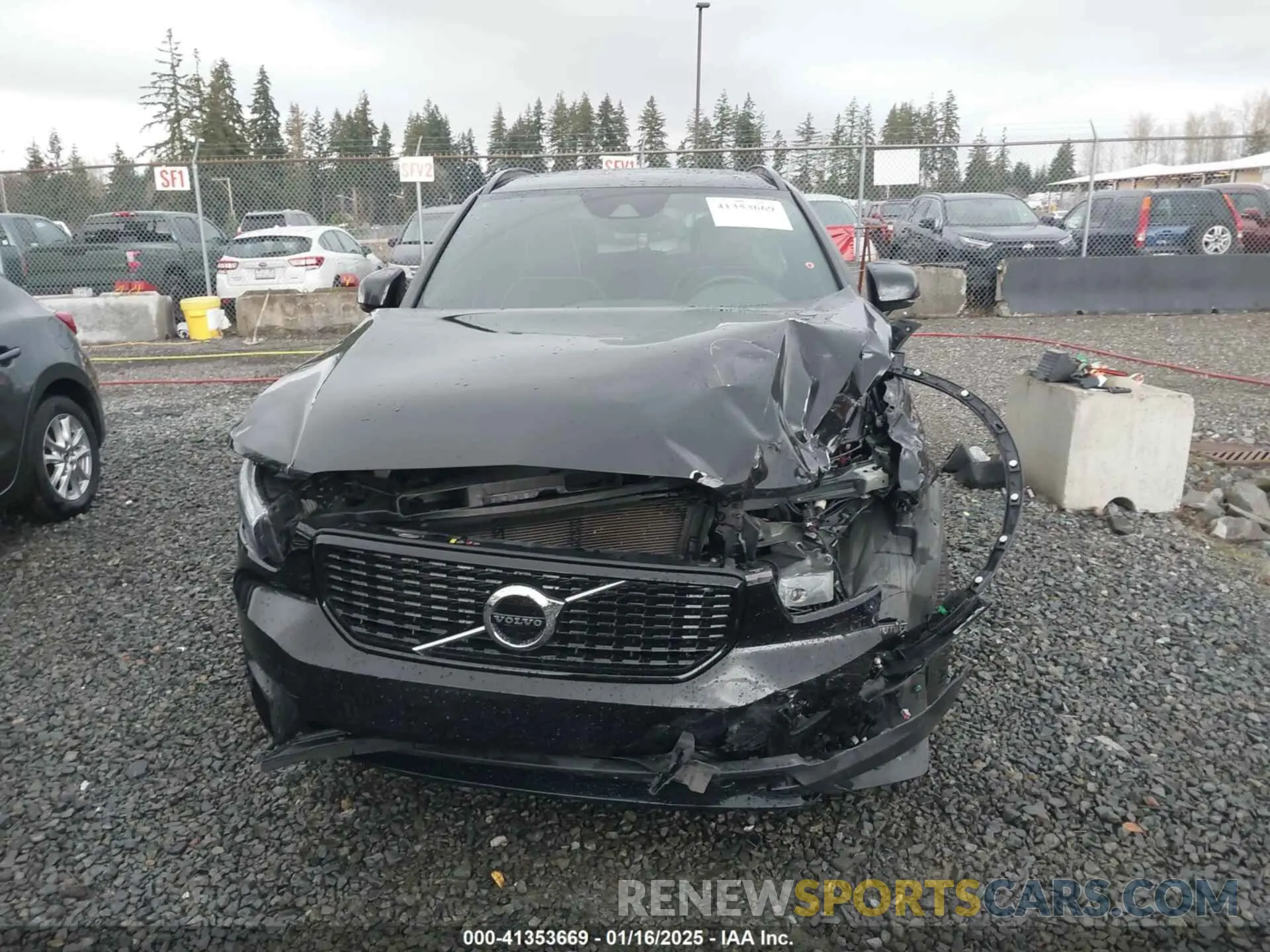 12 Photograph of a damaged car YV4162UM8M2537184 VOLVO XC40 2021