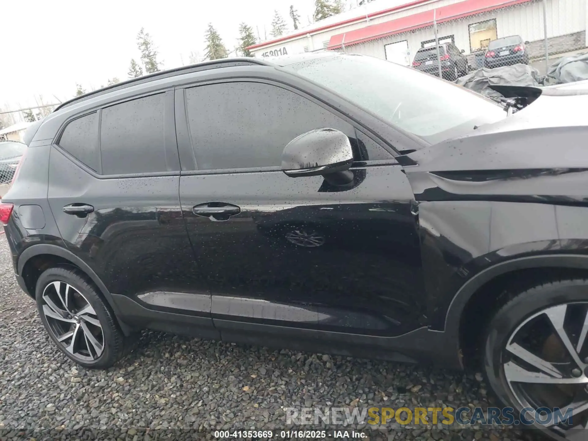 13 Photograph of a damaged car YV4162UM8M2537184 VOLVO XC40 2021
