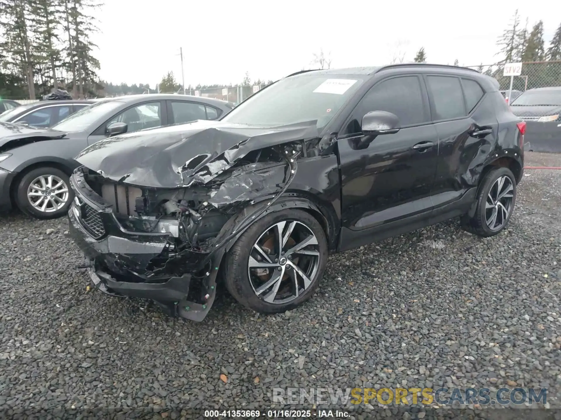 2 Photograph of a damaged car YV4162UM8M2537184 VOLVO XC40 2021