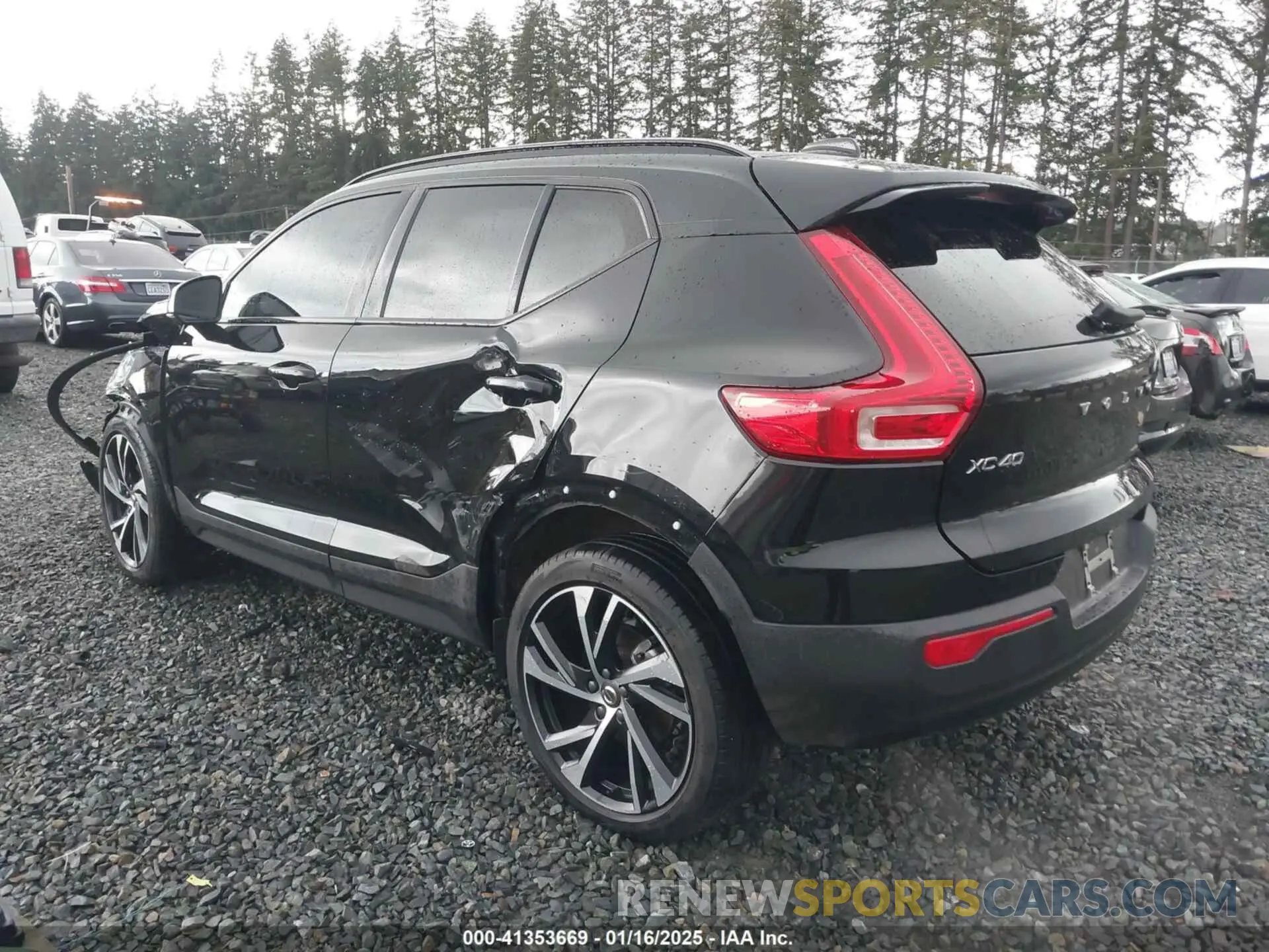 3 Photograph of a damaged car YV4162UM8M2537184 VOLVO XC40 2021