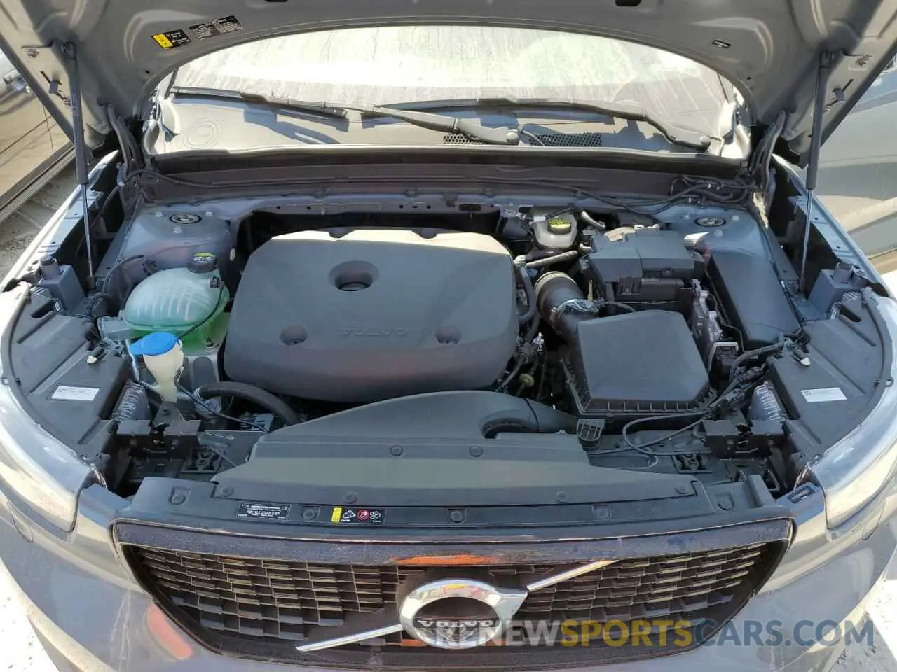 12 Photograph of a damaged car YV4162UM8M2560657 VOLVO XC40 2021
