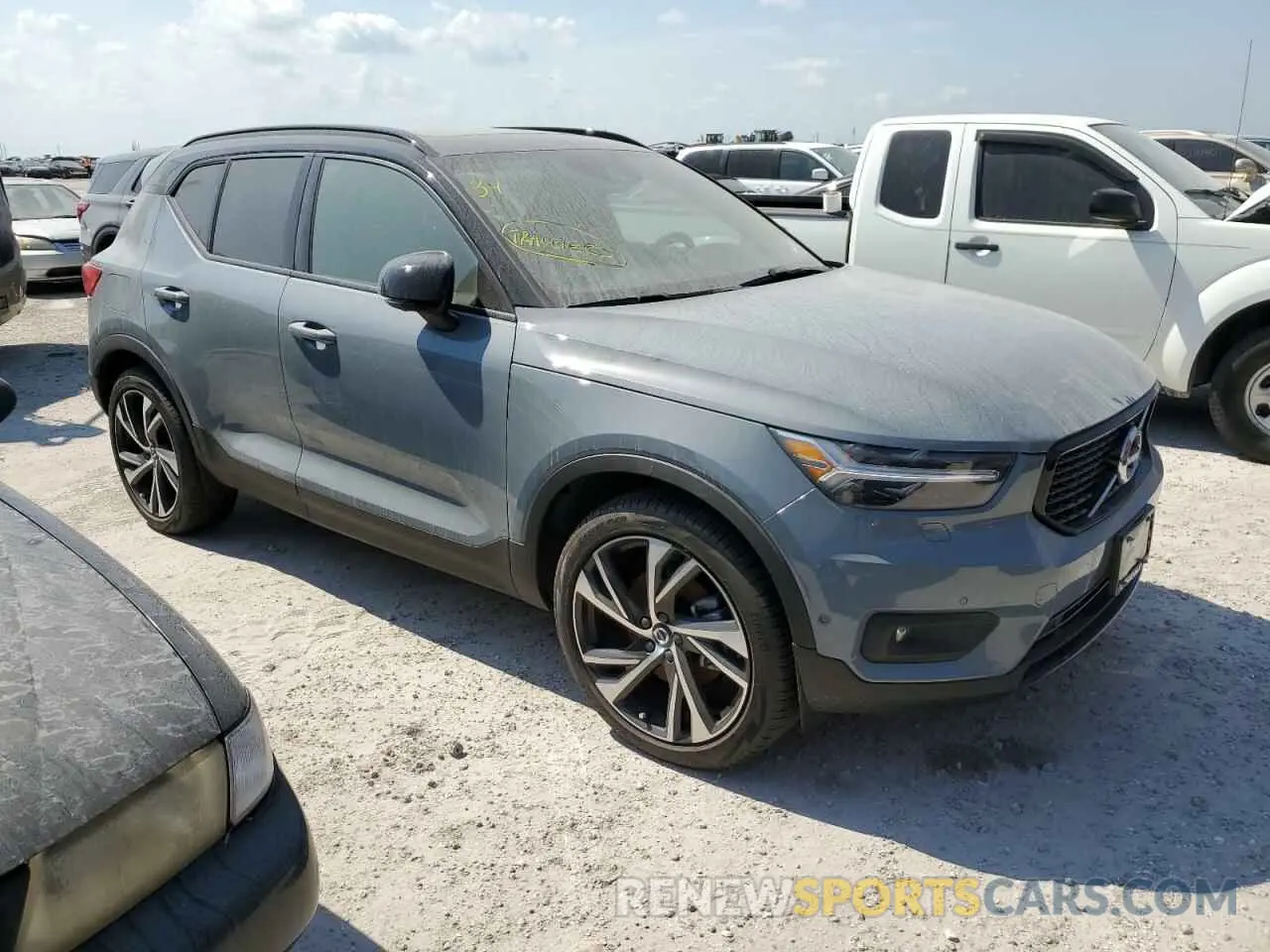 4 Photograph of a damaged car YV4162UM8M2560657 VOLVO XC40 2021