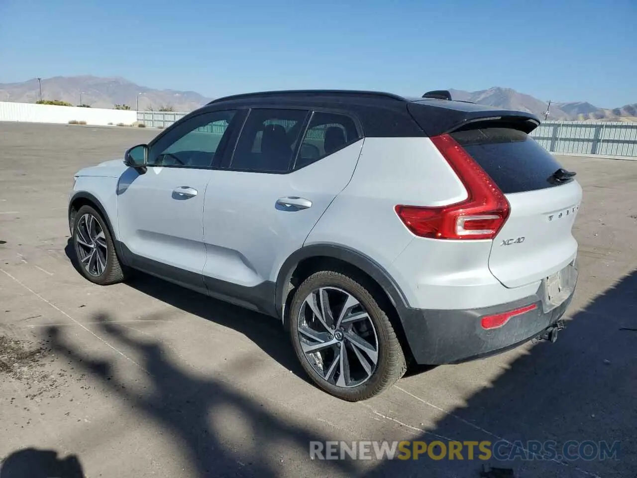 2 Photograph of a damaged car YV4162UM8M2570671 VOLVO XC40 2021