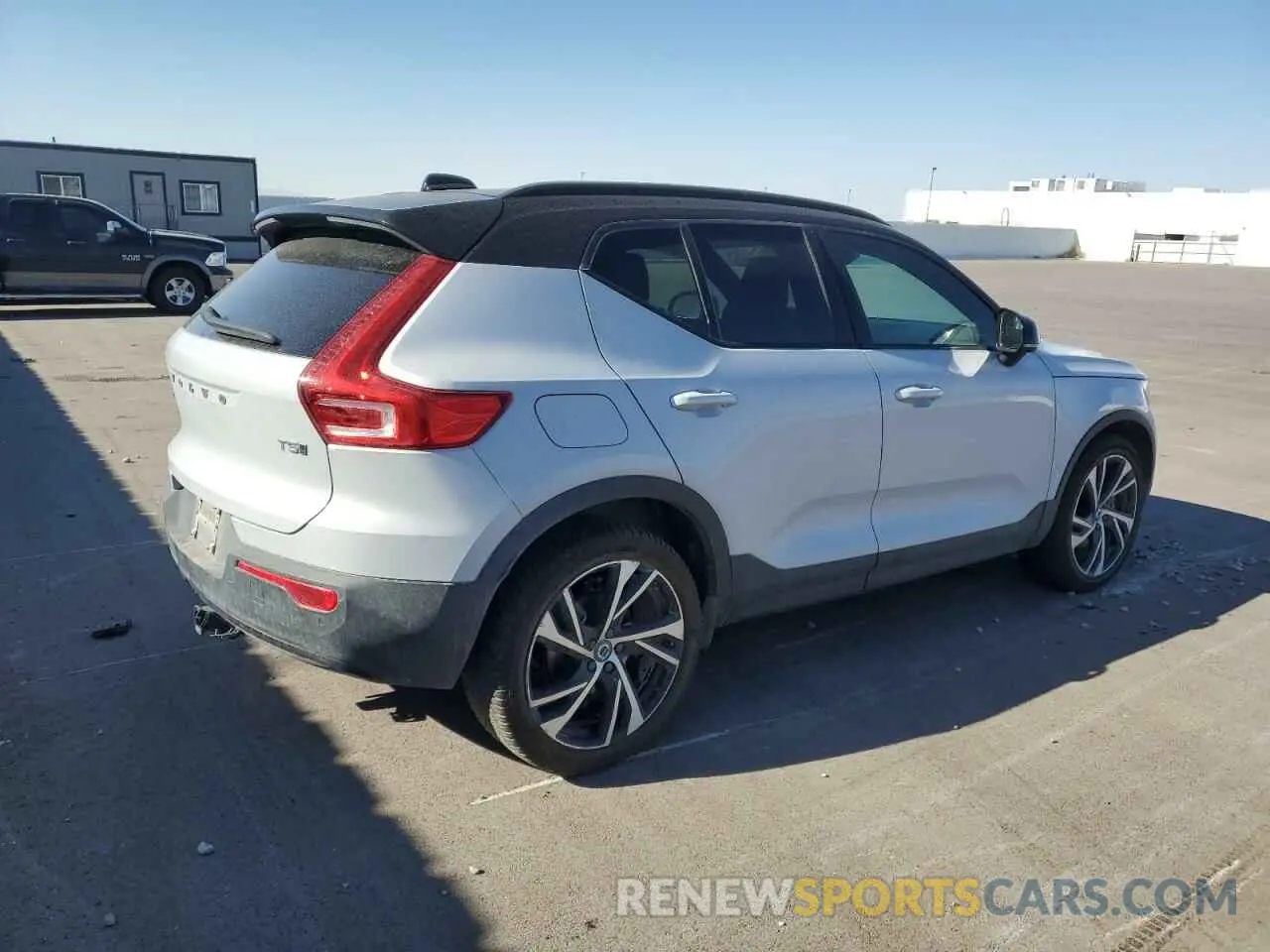3 Photograph of a damaged car YV4162UM8M2570671 VOLVO XC40 2021