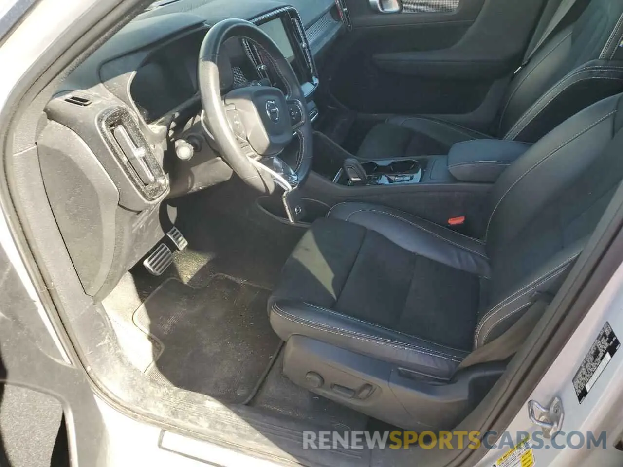 7 Photograph of a damaged car YV4162UM8M2570671 VOLVO XC40 2021