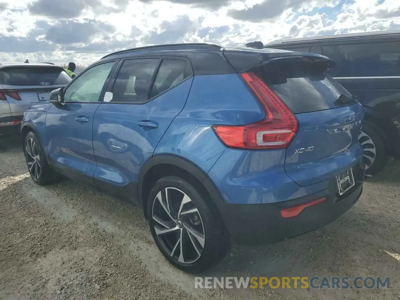 2 Photograph of a damaged car YV4162UM9M2417880 VOLVO XC40 2021