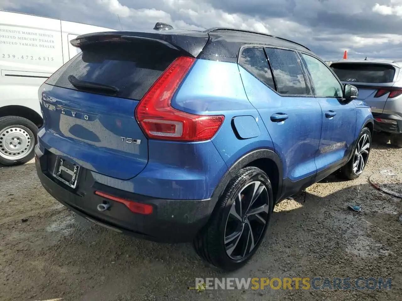 3 Photograph of a damaged car YV4162UM9M2417880 VOLVO XC40 2021