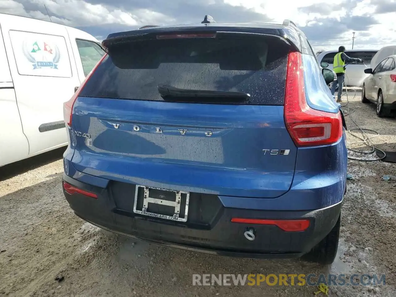 6 Photograph of a damaged car YV4162UM9M2417880 VOLVO XC40 2021