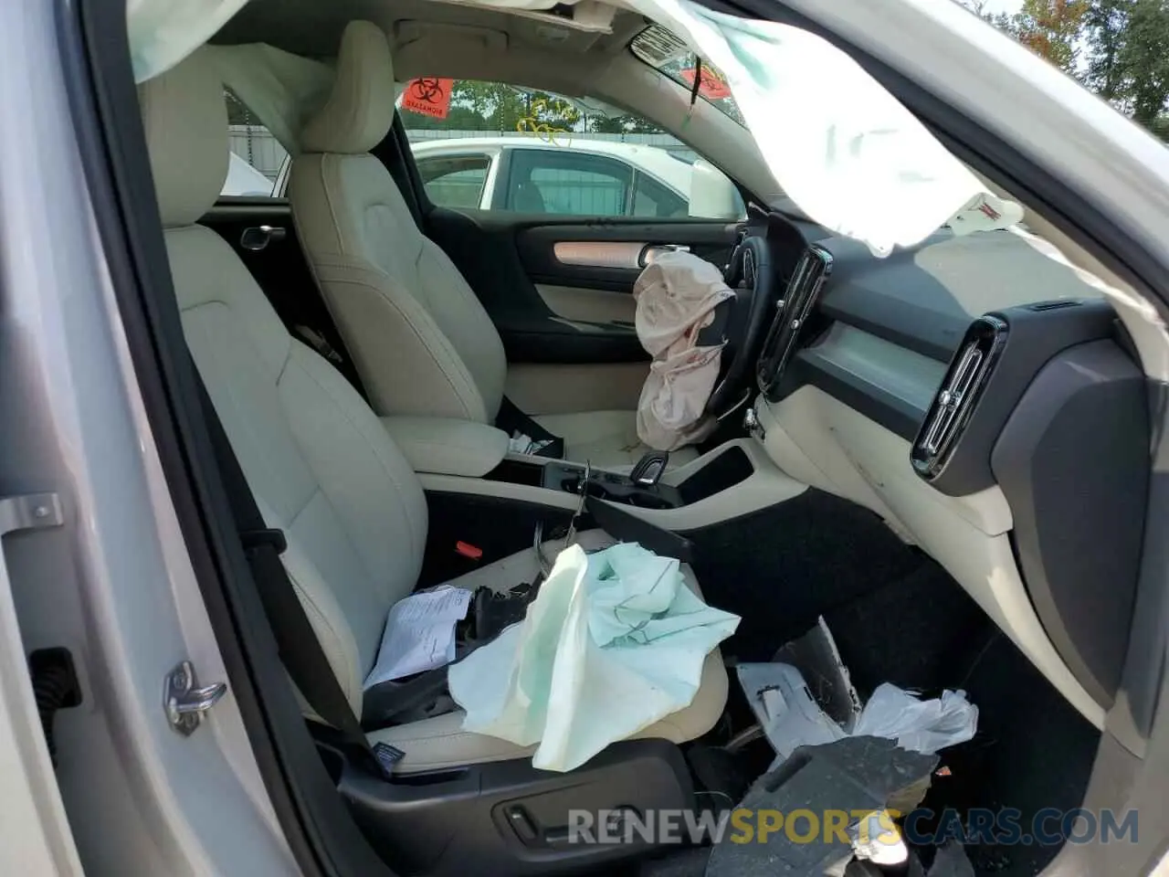 5 Photograph of a damaged car YV4AC2HK1M2475614 VOLVO XC40 2021