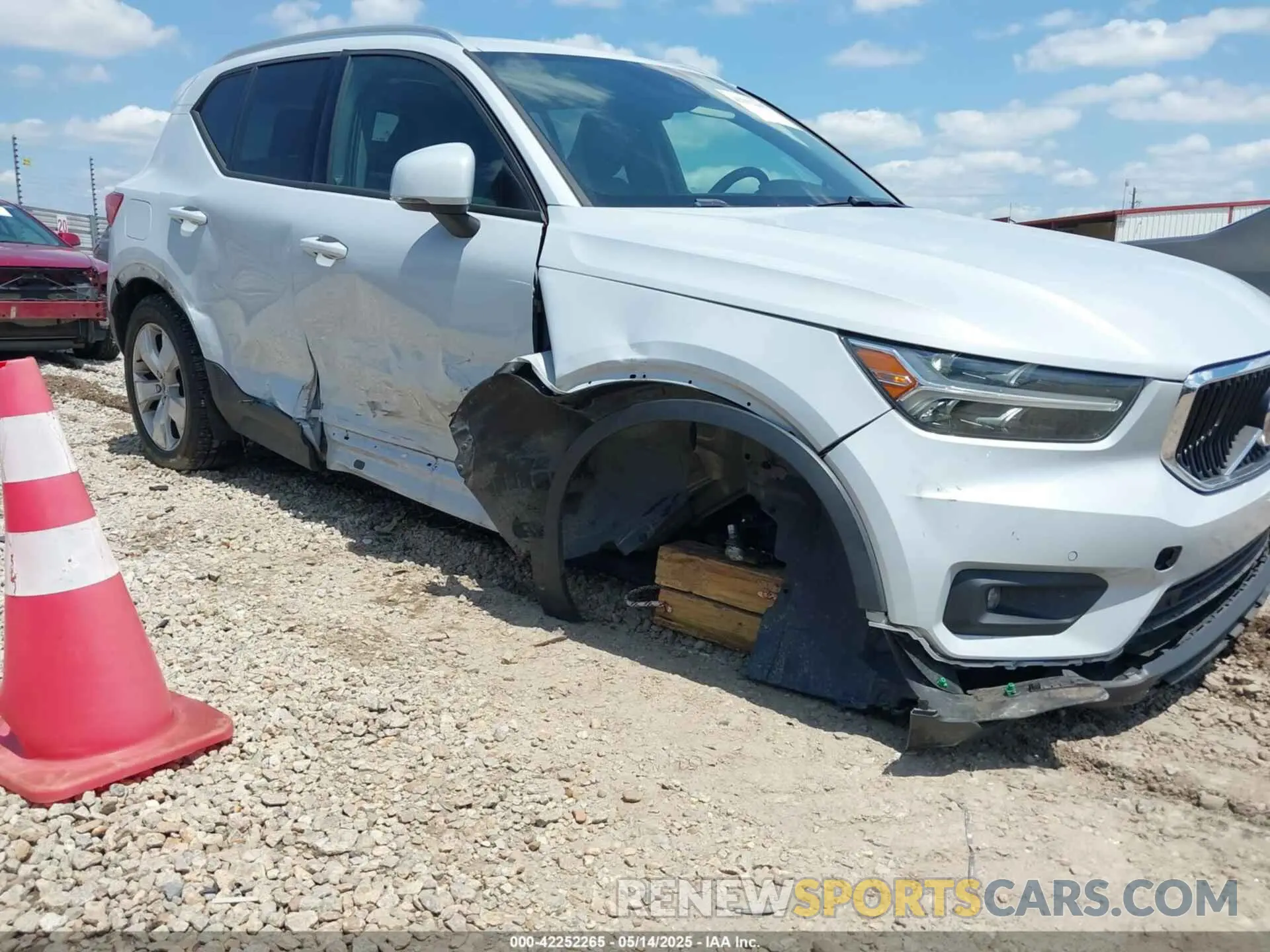 1 Photograph of a damaged car YV4AC2HK4M2486512 VOLVO XC40 2021