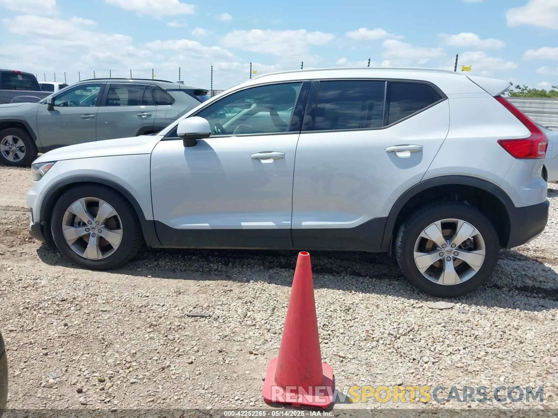14 Photograph of a damaged car YV4AC2HK4M2486512 VOLVO XC40 2021