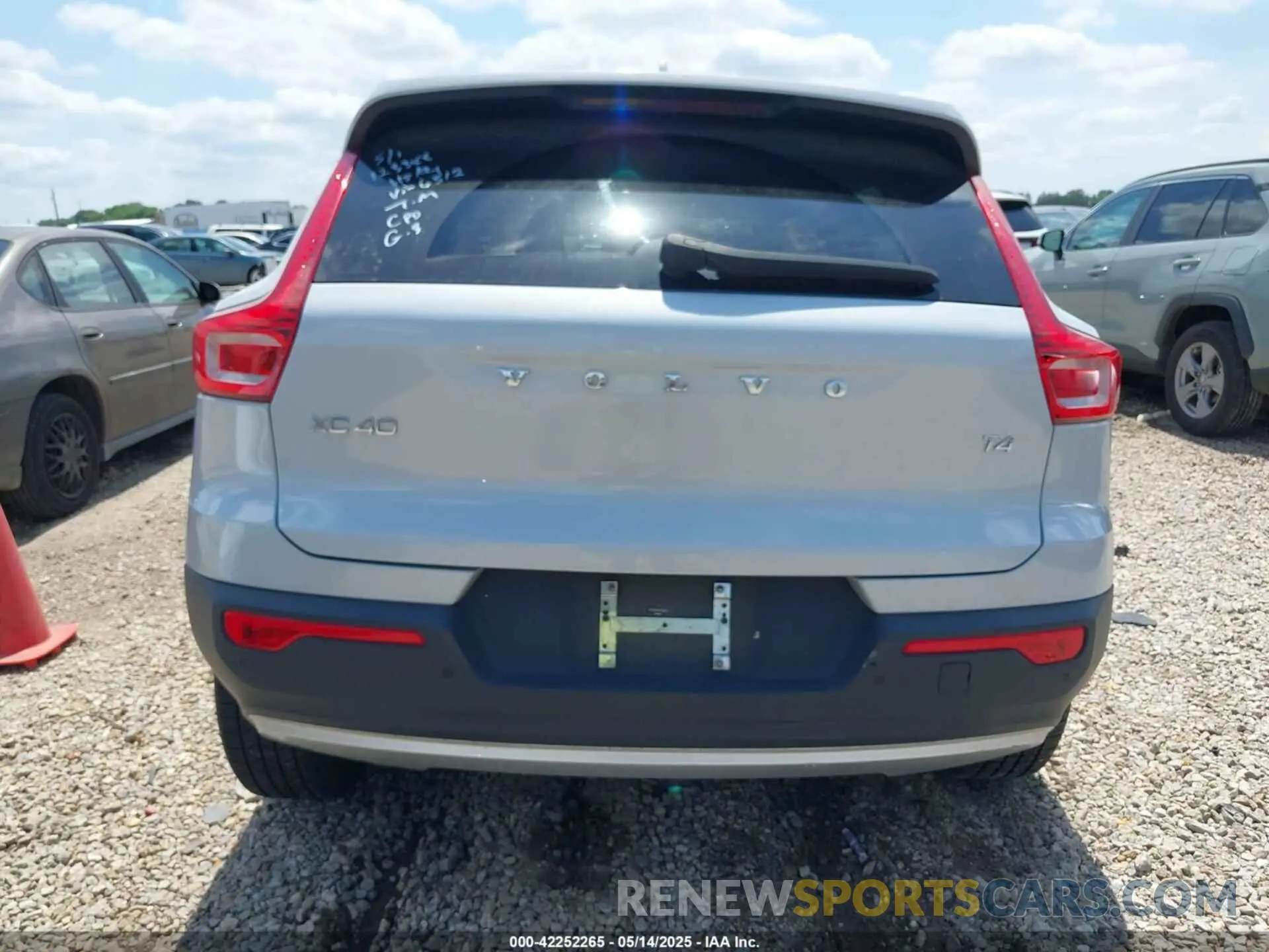 16 Photograph of a damaged car YV4AC2HK4M2486512 VOLVO XC40 2021