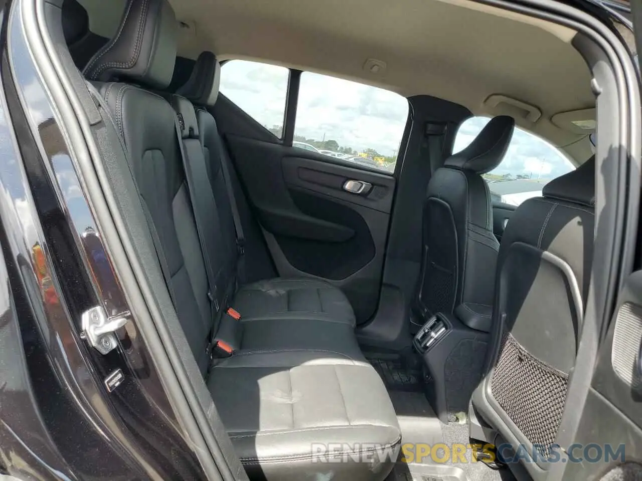 11 Photograph of a damaged car YV4AC2HK5M2458900 VOLVO XC40 2021