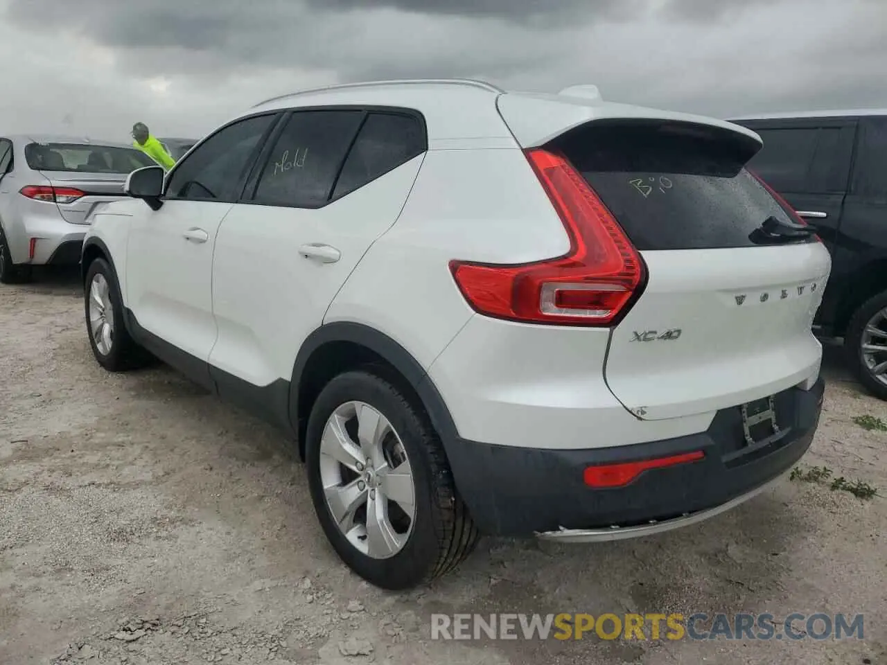 2 Photograph of a damaged car YV4AC2HK5M2602249 VOLVO XC40 2021