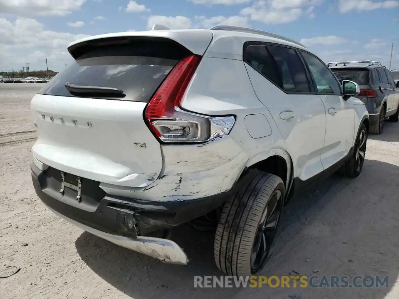 4 Photograph of a damaged car YV4AC2HK7M2526050 VOLVO XC40 2021