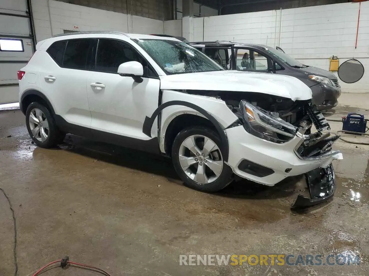 4 Photograph of a damaged car YV4AC2HK8M2603055 VOLVO XC40 2021