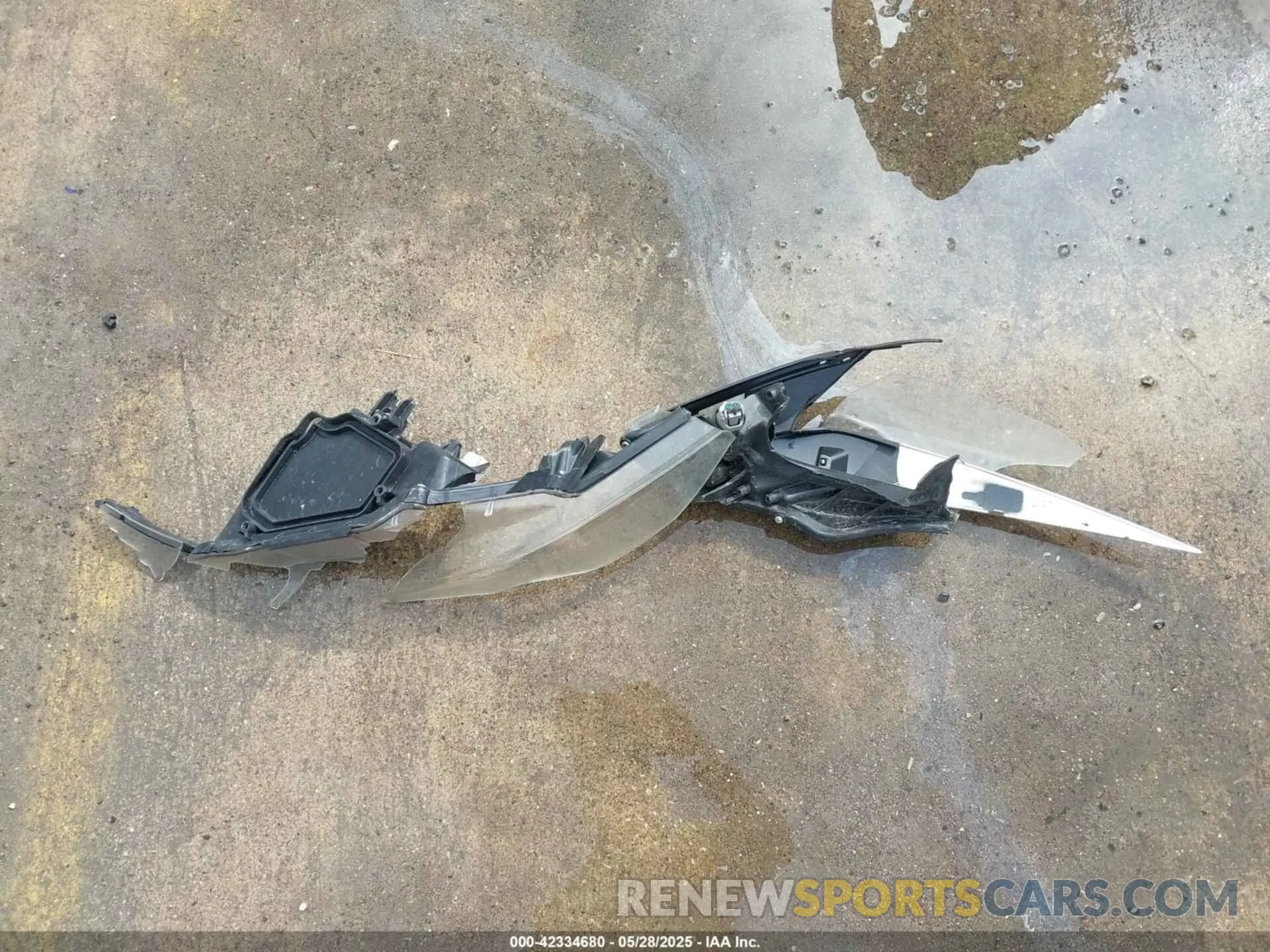 12 Photograph of a damaged car YV4AC2HK9M2426239 VOLVO XC40 2021
