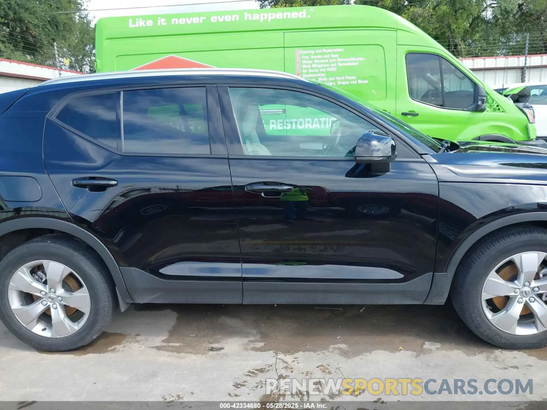 14 Photograph of a damaged car YV4AC2HK9M2426239 VOLVO XC40 2021