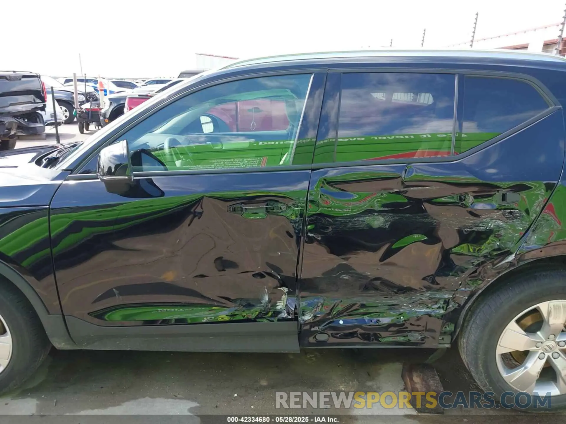 15 Photograph of a damaged car YV4AC2HK9M2426239 VOLVO XC40 2021