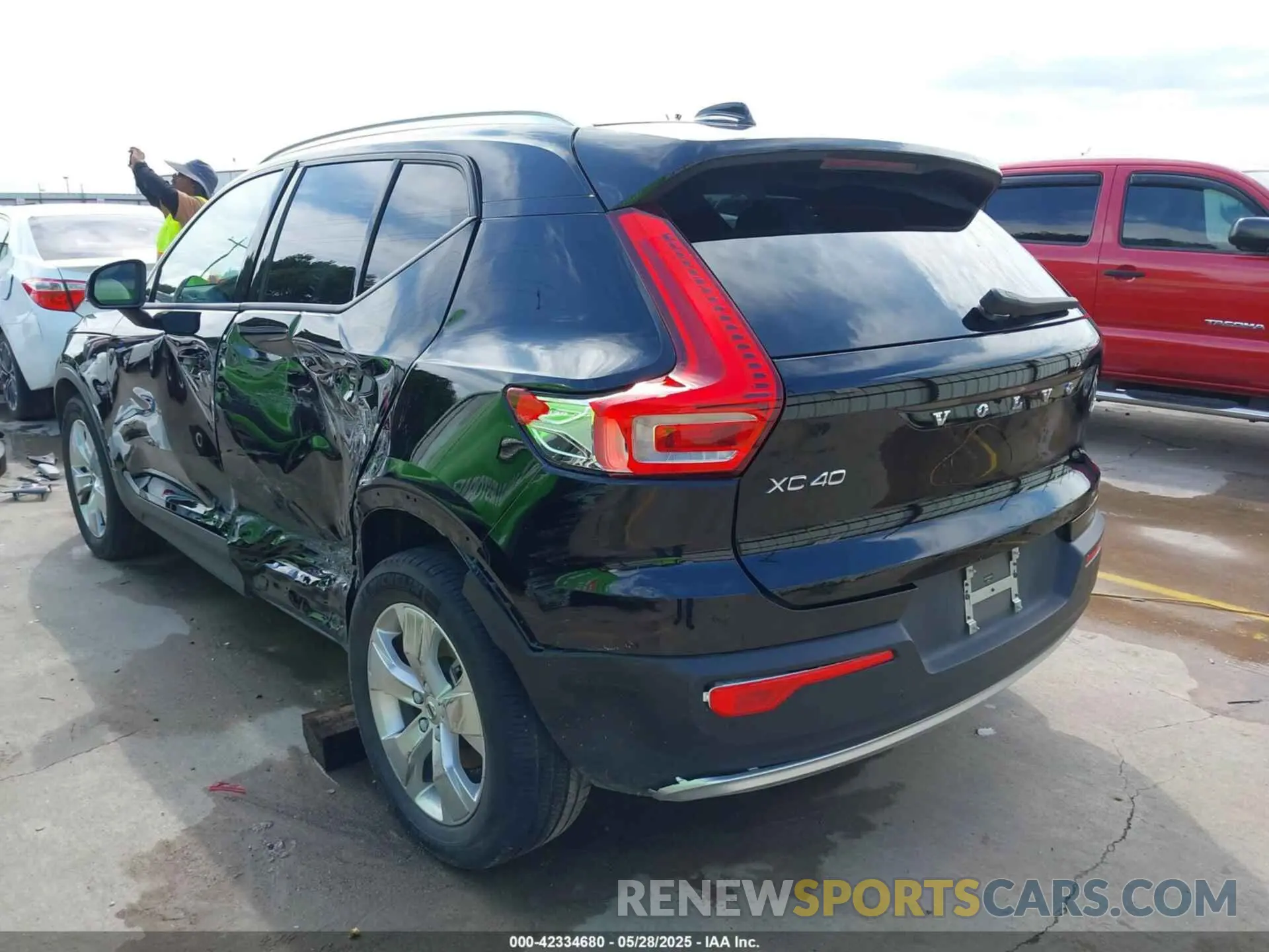 19 Photograph of a damaged car YV4AC2HK9M2426239 VOLVO XC40 2021