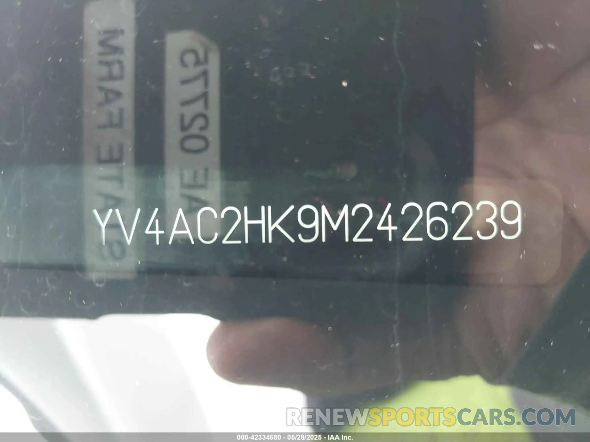 9 Photograph of a damaged car YV4AC2HK9M2426239 VOLVO XC40 2021