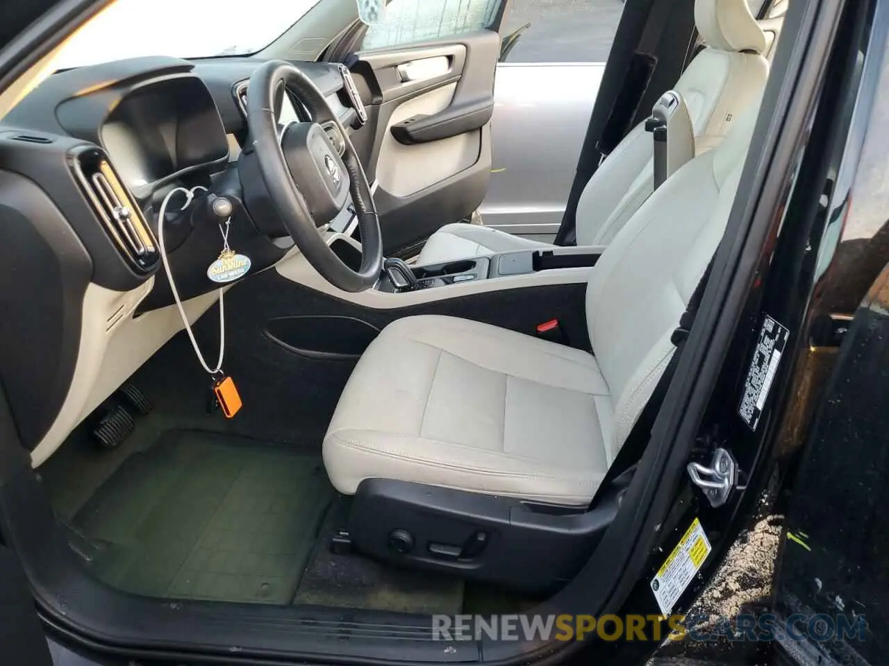 7 Photograph of a damaged car YV4AC2HKXM2430316 VOLVO XC40 2021